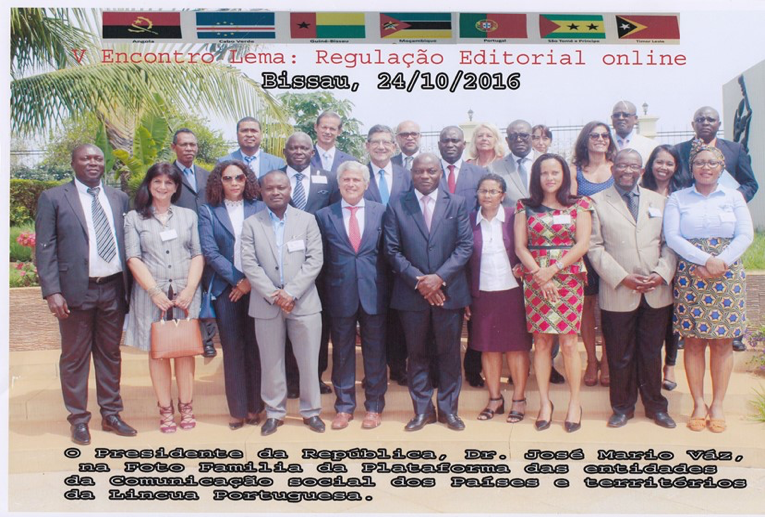 Presidenti Republika Guinea Bissau Jose Marios Vaz  foto hamutuk membru ho PER ne’ebe mos Conselho de Imprensa hola parte hanesan membru PER.  Bissau, Segunda ( 24/10/2016).